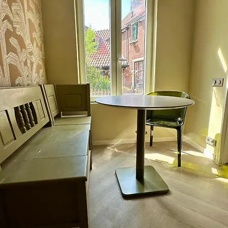 Villa Westerstraat, Cozy Beachside Getaway With Sauna, Outside Area And Parking Spot