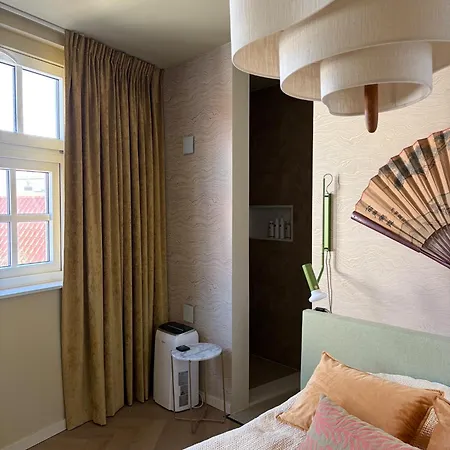 Villa Westerstraat, Cozy Beachside Getaway With Sauna, Outside Area And Parking Spot Zandvoort